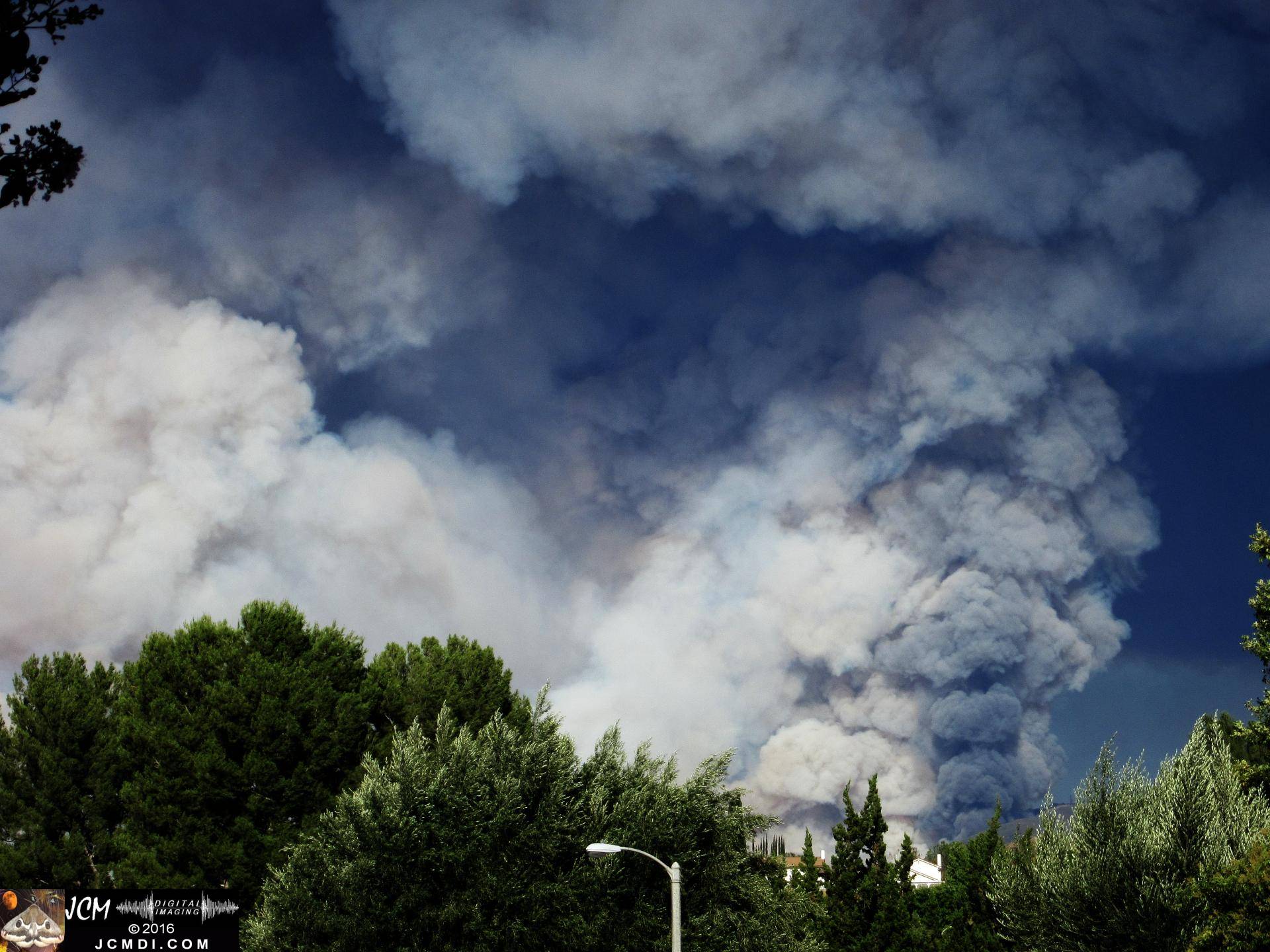Sand fire amazing smoke plume (looks like volcano!) JCMDI.COM
